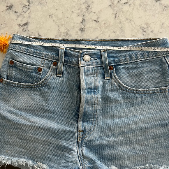 Levi’s 501 Jean shorts - Picture 3 of 3